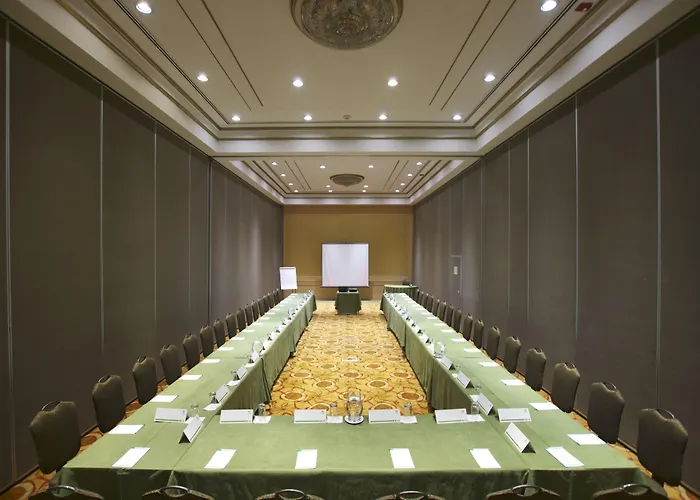 - Trade Center By Ihg Hotel 4*