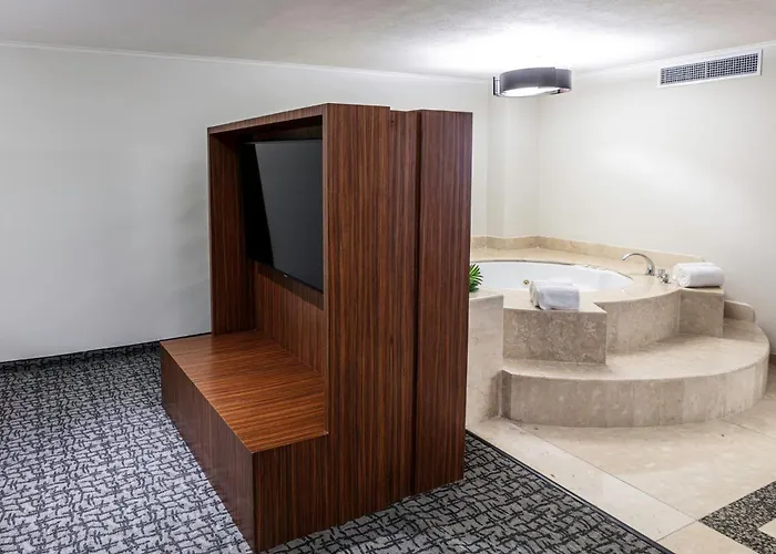 - Trade Center By Ihg 4*
