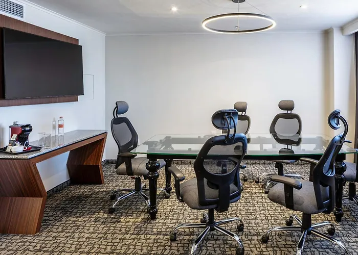 - Trade Center By Ihg 4* Mexico