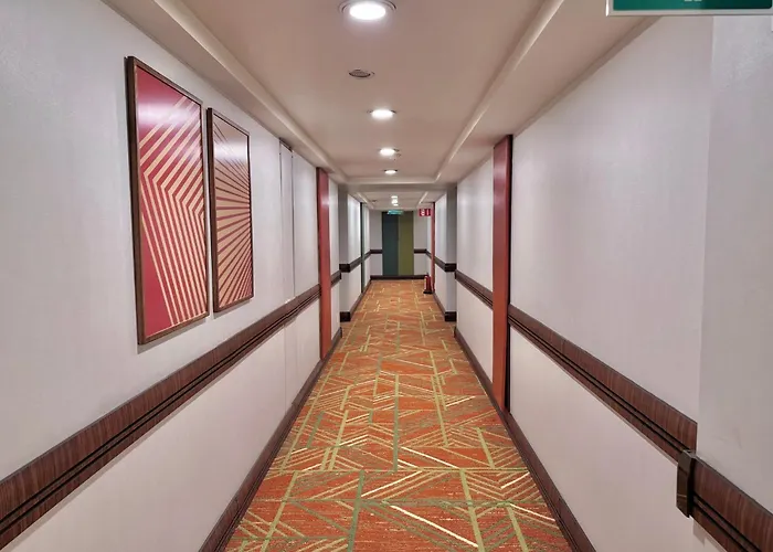 Hotel - Trade Center By Ihg 4*